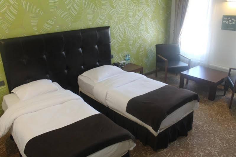 Highway Otel Elmalık Exteriör bild